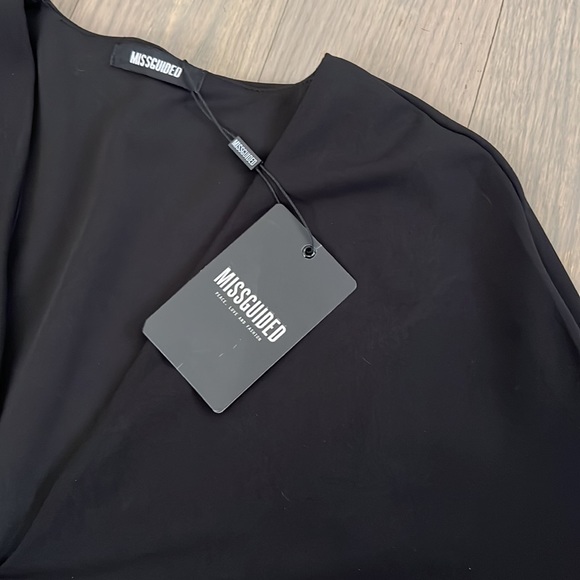 V Neck Crepe Cape Dress - Picture 4 of 7